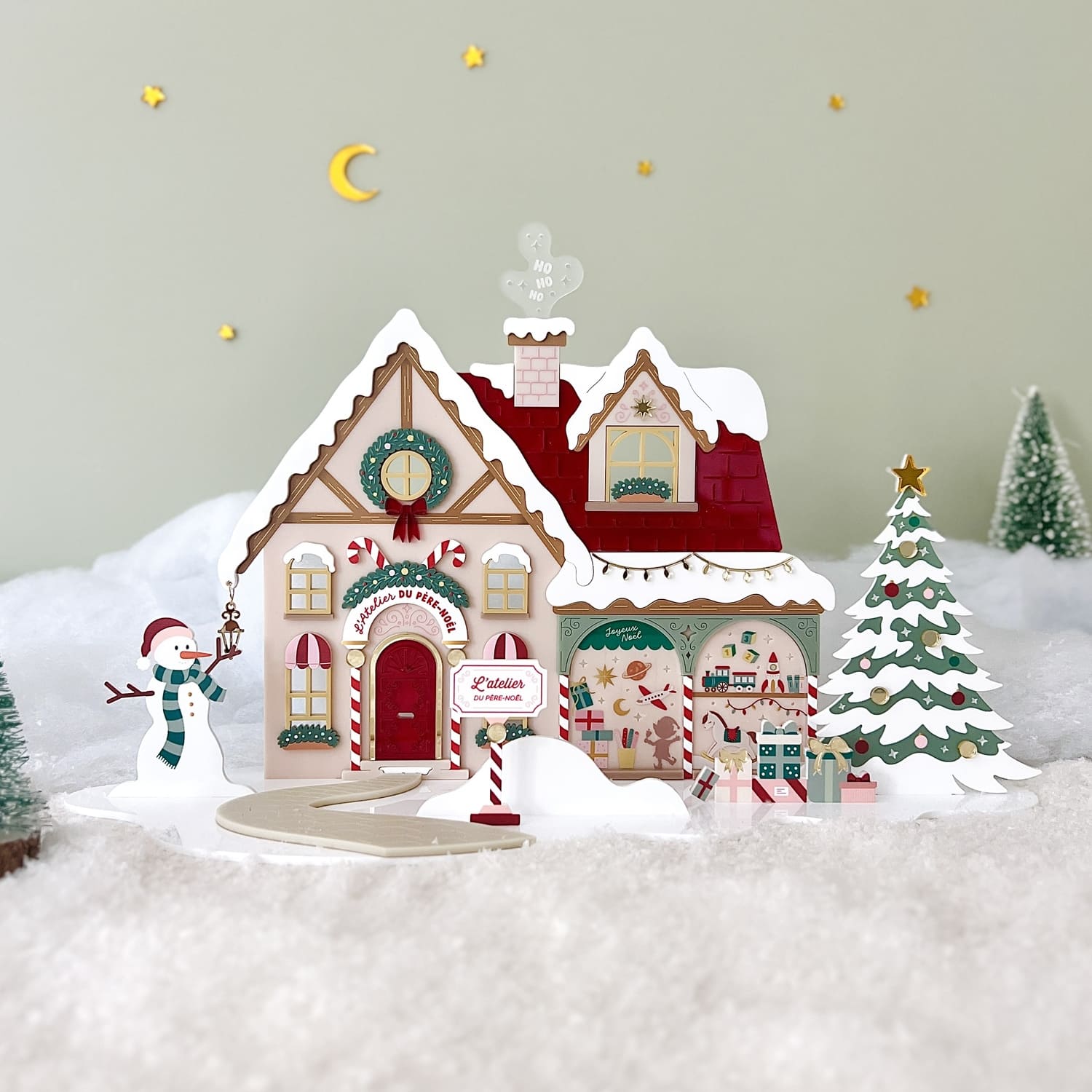 Mini monde noel en plexiglas, atelier du pere noel avec bonhomme de neige et sapin